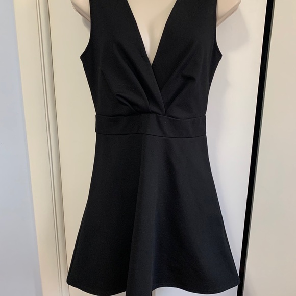 Black Sleeveless Skater Dress - Picture 3 of 4